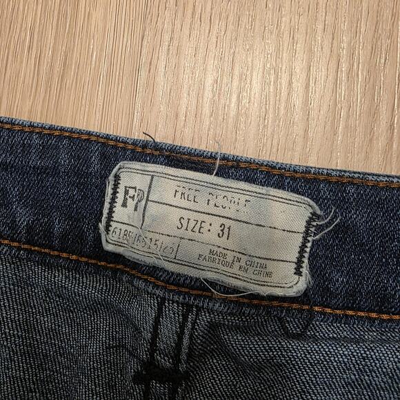 Free People Medium Wash Raw Hem Structured Stretch Flare Casual Jeans Size 31 - Picture 2 of 8
